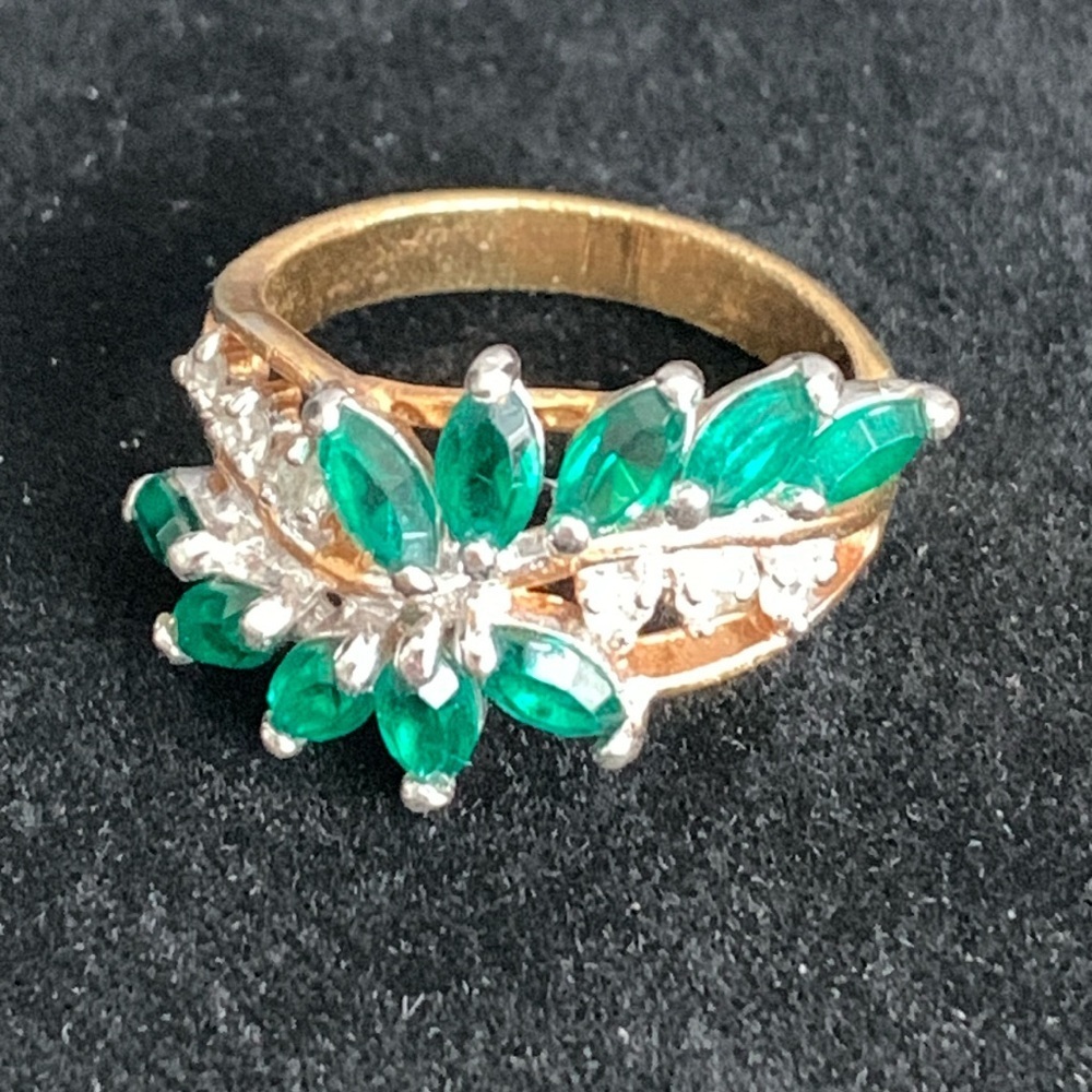 Gold Tone Green & Clear Rhinestone Ring size‎ 7-3/4